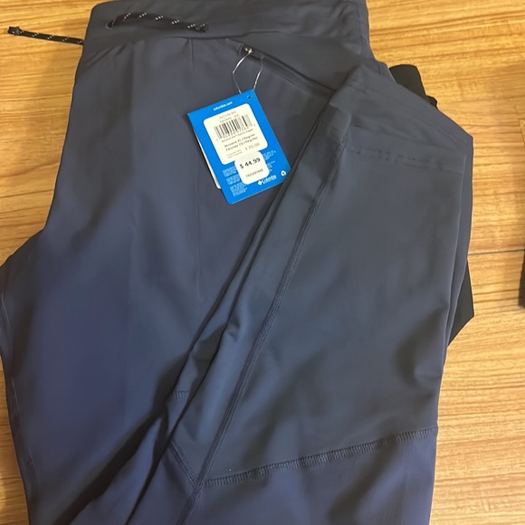 Two pairs of Columbia women’s pants XL - Picture 4 of 6